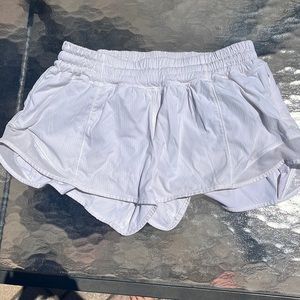 Lulu lemon white 2.5 inch short